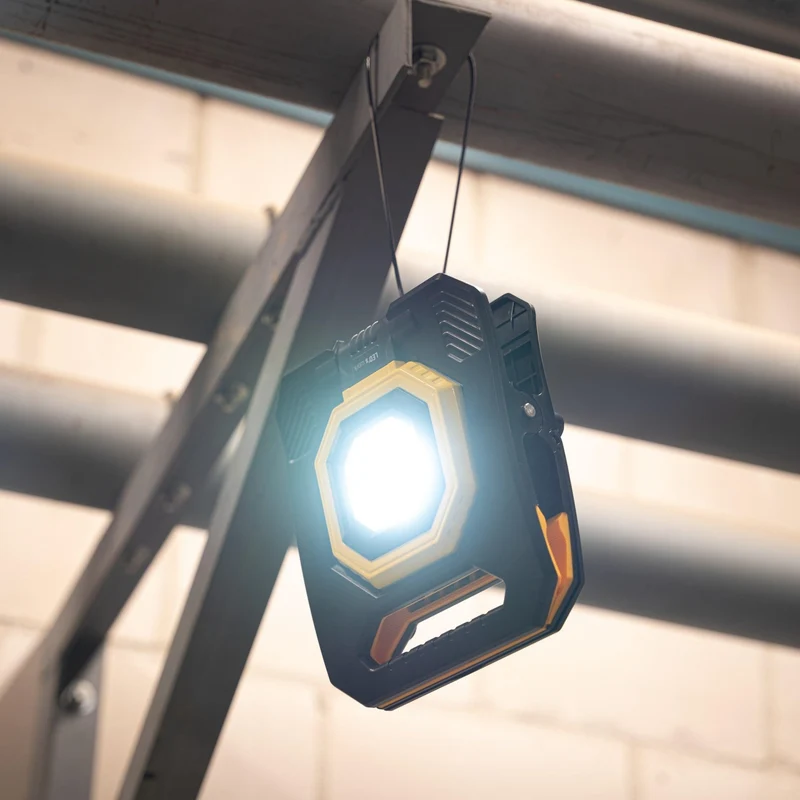 Akku LED-Arbeitsstrahler mit Zangenklemme für Rohre 15W kaltweiss 3-6h Laufzeit - LED's Work