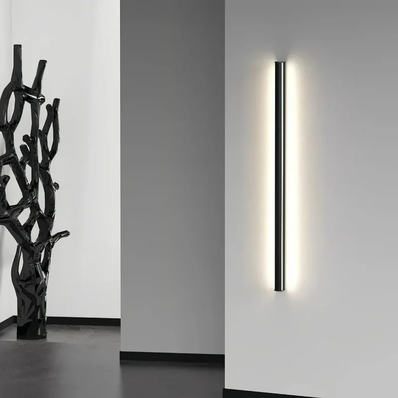 Moderne längliche LED-Wandleuchte fürs Wohnzimmer