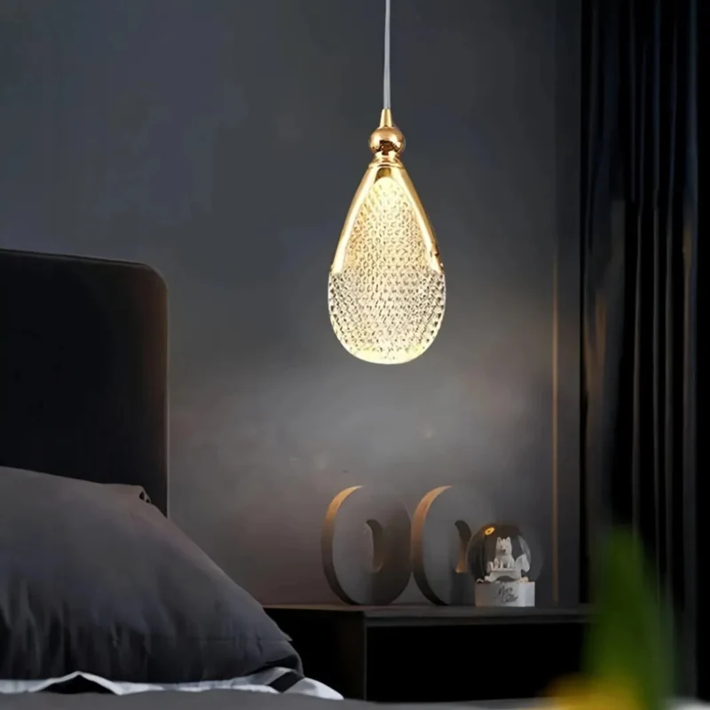 Moderne Pendelleuchte aus Acrylglas mit Tropfenaufhängung fürs Schlafzimmer