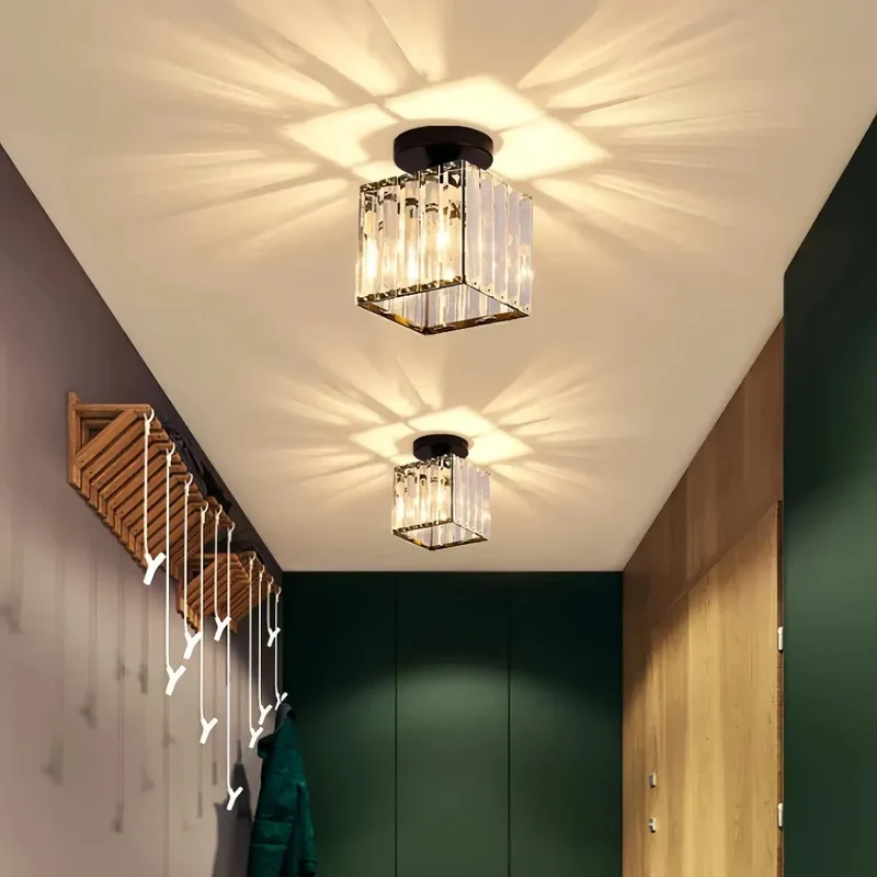 Moderne LED-Deckenleuchte mit Kristall für den Flur
