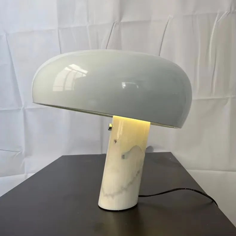 Kleine Nachttischlampe im skandinavischen Stil – Ovolis