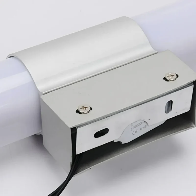 Moderne LED Spiegelleuchte in Chrom fürs Badezimmer, IP44