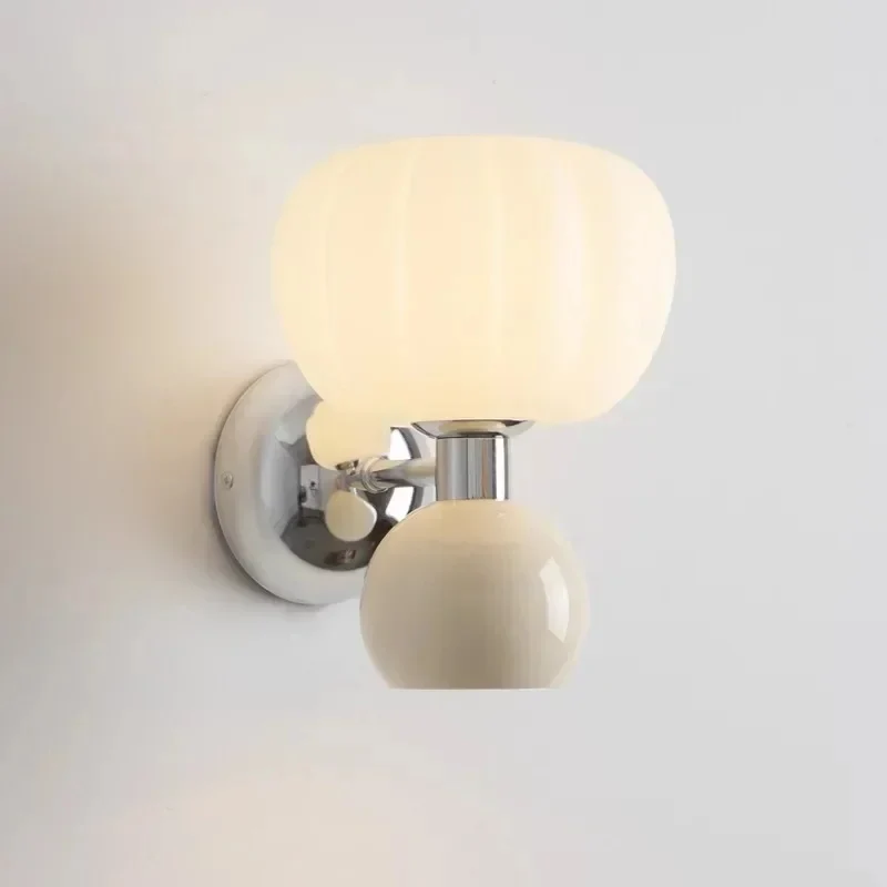 Zeitgenössische verchromte Wandleuchte mit sanftem Design – Astra