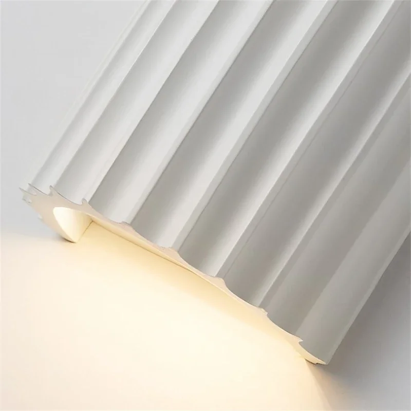Zeitgenössische Relief-Wandleuchte Zeitlose Eleganz – Striée Éclat