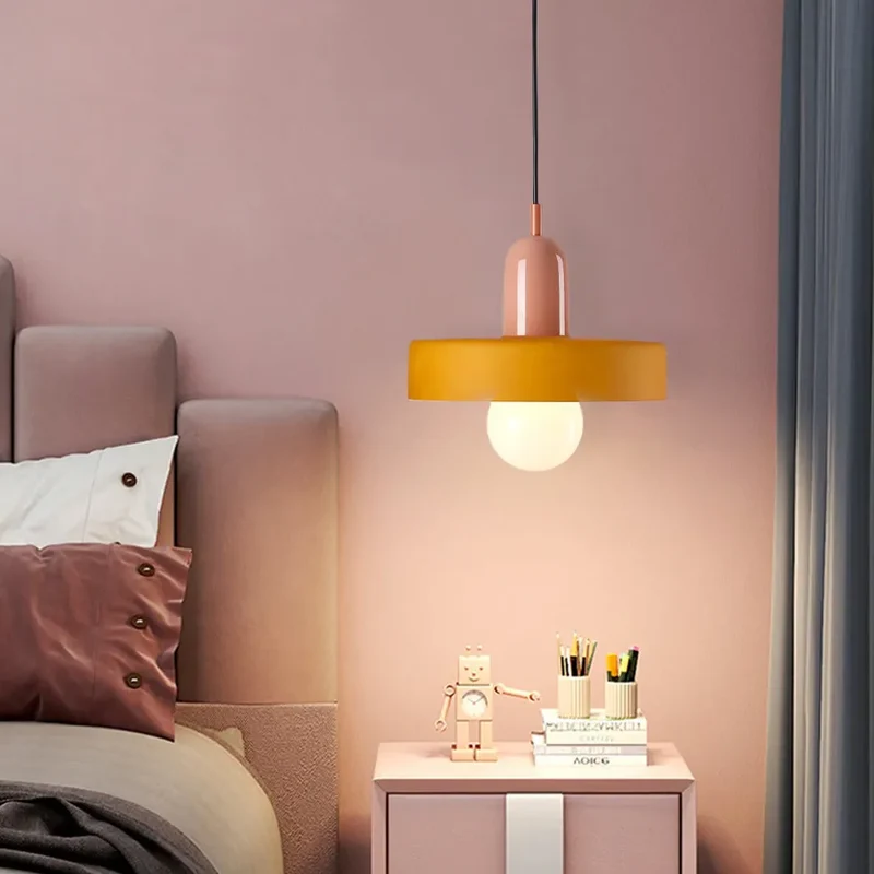Runde LED Pendelleuchte aus Glas für das Schlafzimmer