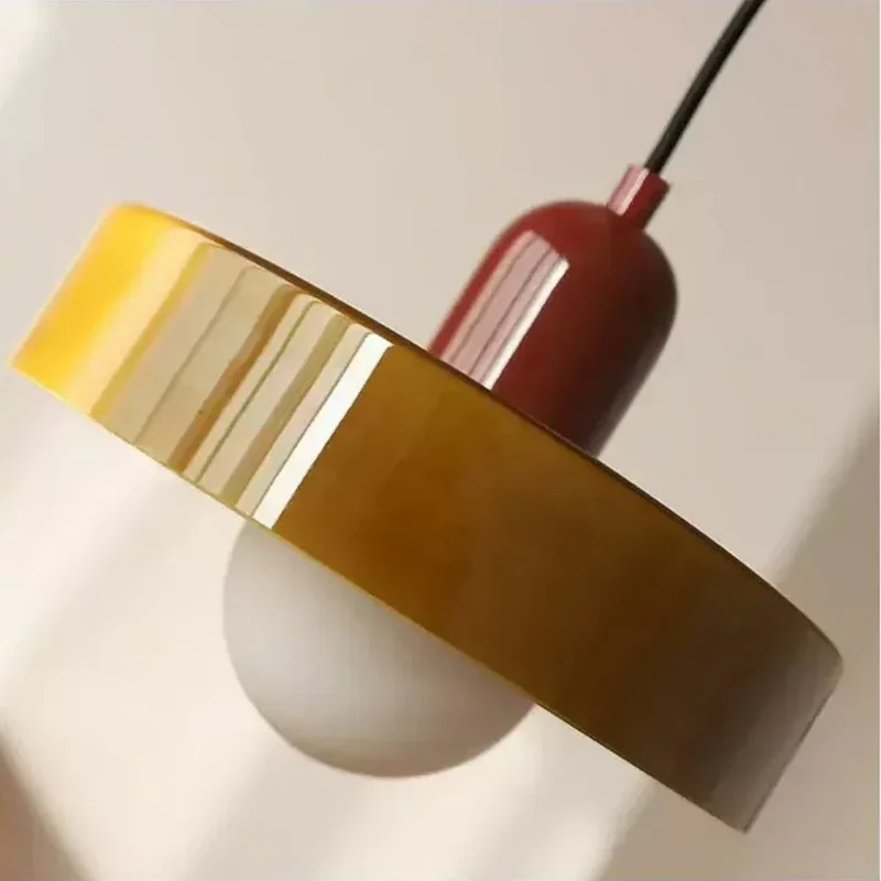 Runde LED Pendelleuchte aus Glas für das Schlafzimmer