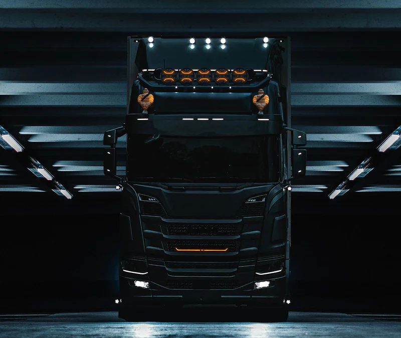 Strands Dark Knight Intensives Fahrlicht / 9"