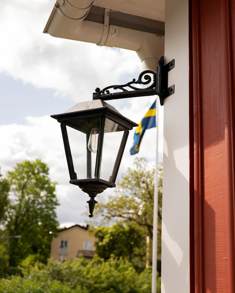 Utomhuslampa - Fasadlykta Solgård M4 hängande