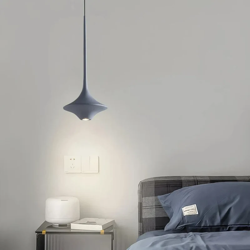 Minimalistische Pendelleuchte im skandinavischen Design fürs Schlafzimmer