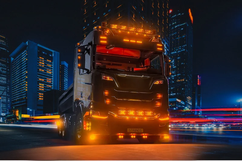 Strands Dark Knight Insane Driving Lamp mit Warnblinklichtern