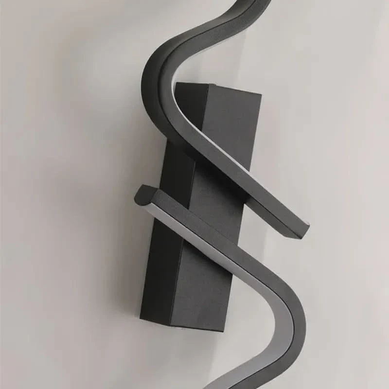 Spiralförmige Wandleuchte aus schwarzem Aluminium – Sinuo