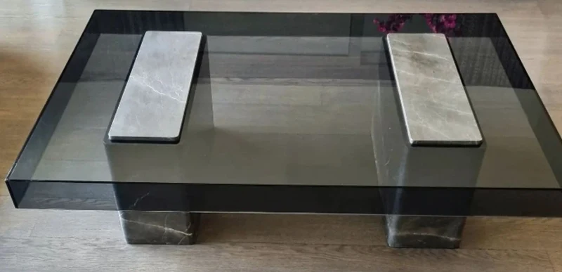 Casa Padrino Luxus Marmor Couchtisch mit Glasplatte Grau / Schwarz 140 cm