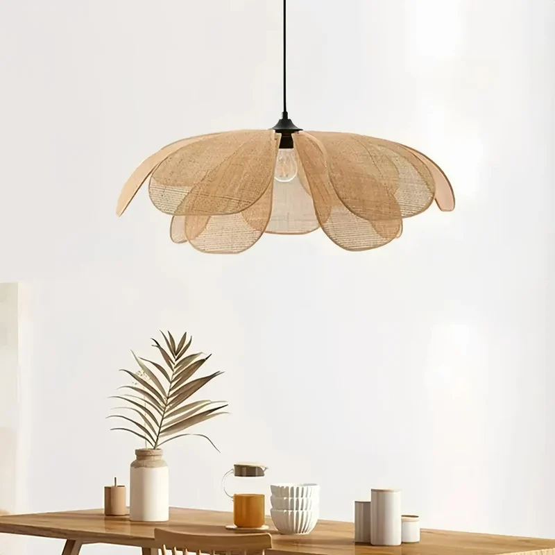 Skandinavische Rattan Pendelleuchte in Blumenform für Esszimmer