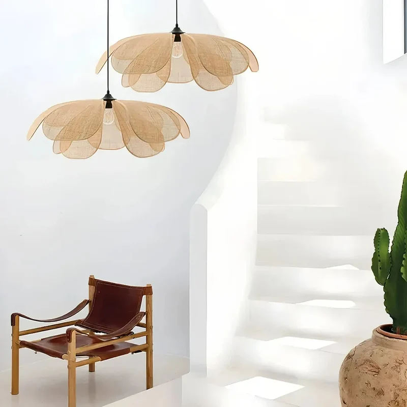 Skandinavische Rattan Pendelleuchte in Blumenform für Esszimmer