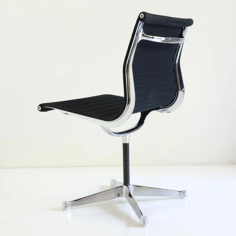 Vintage Eames Aluminium Chair EA 101 Buerostuhl - Herman Miller