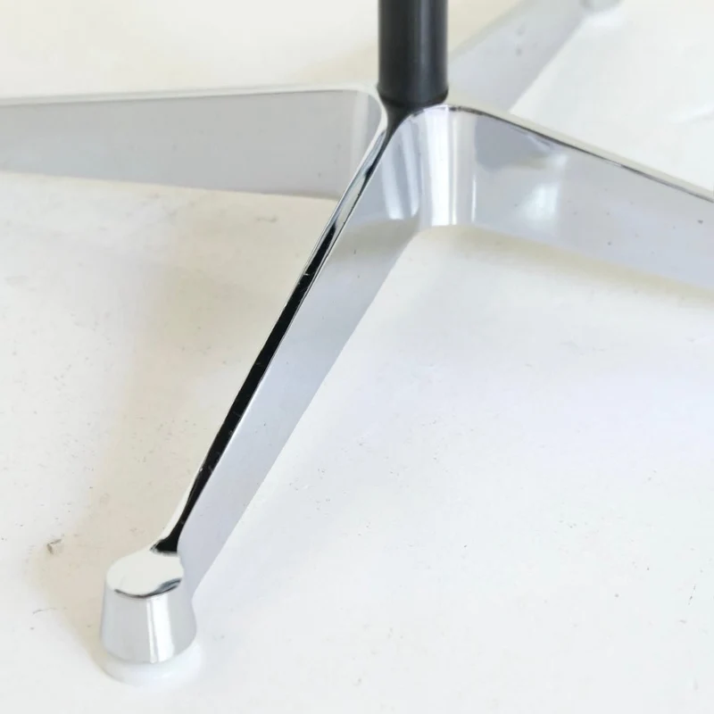 Vintage Eames Aluminium Chair EA 101 Buerostuhl - Herman Miller