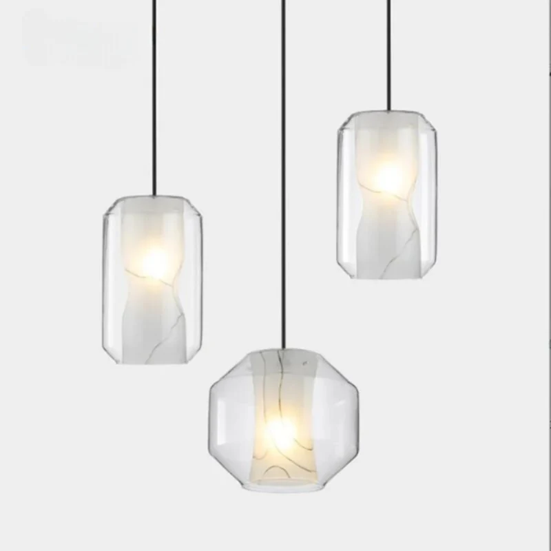 Skandinavische Hängelampe mit handgefertigtem Glasschirm – Nordic Verse Art