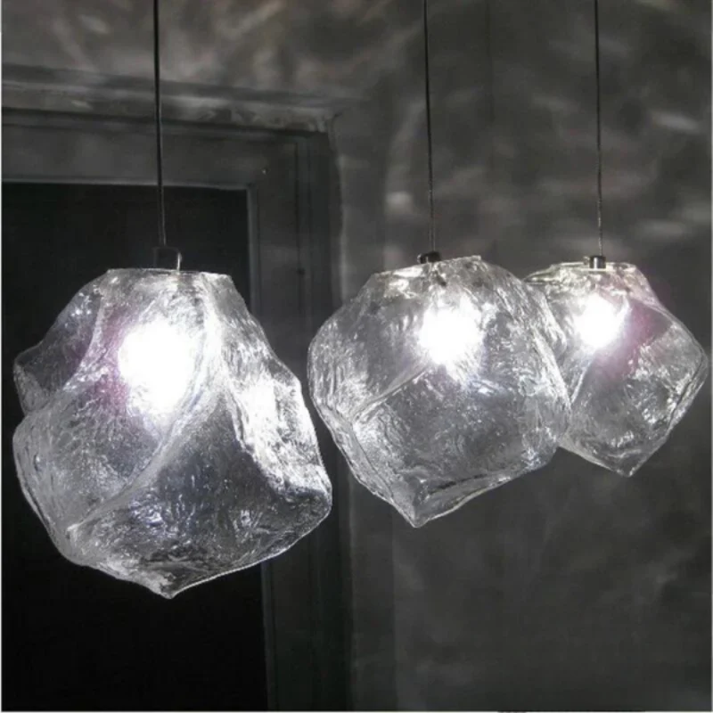 Klare Glas-Pendelleuchte mit modernem Design und Ambientebeleuchtung – Cristallin