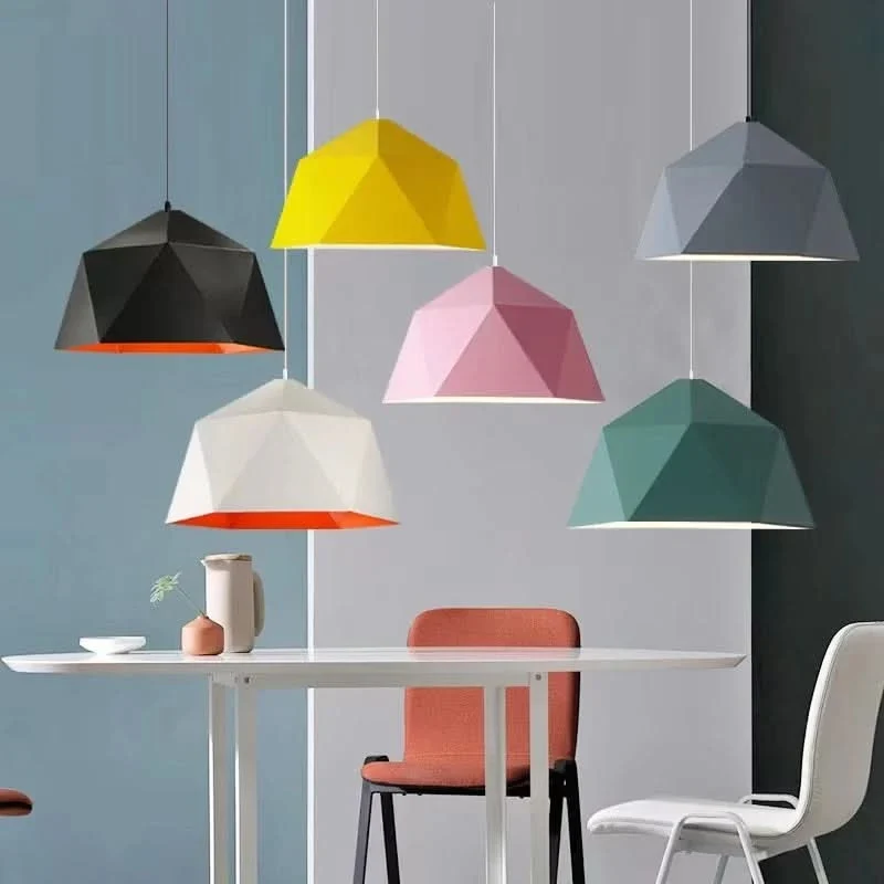 Hängelampe Loft-Stil mit lebendigen, bunten Lampenschirmen – Pop