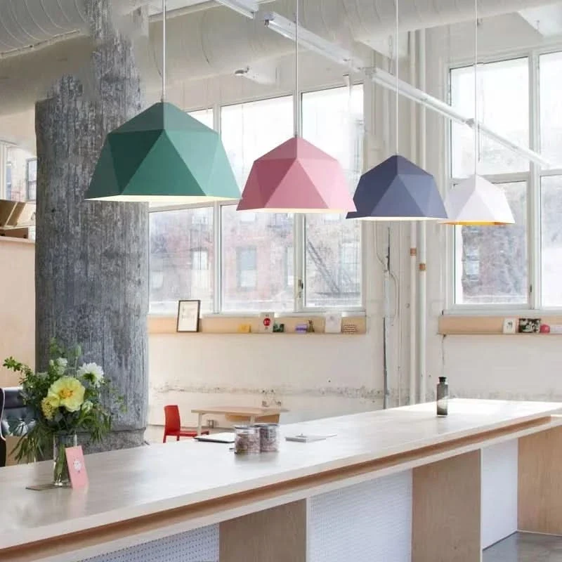 Hängelampe Loft-Stil mit lebendigen, bunten Lampenschirmen – Pop