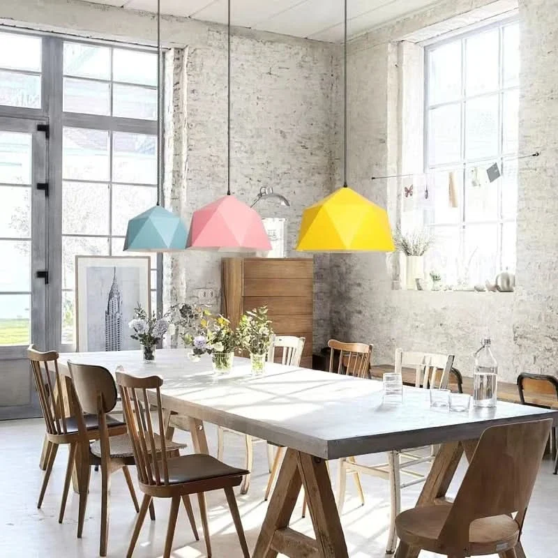 Hängelampe Loft-Stil mit lebendigen, bunten Lampenschirmen – Pop