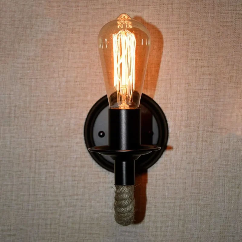 LED Wandleuchte im Industrie-Stil mit Juteseil und schwarzem Metall