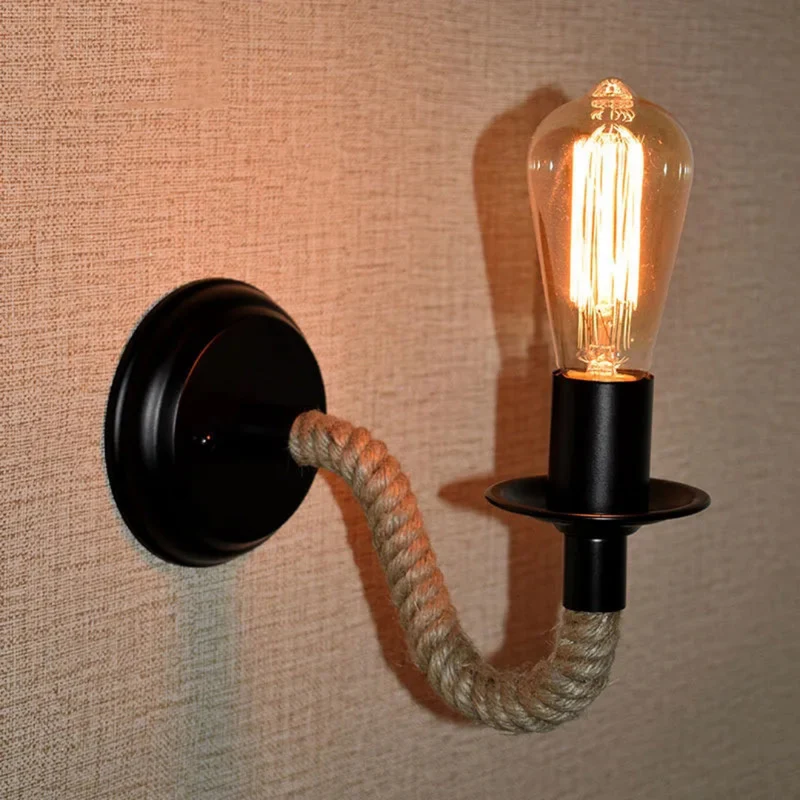 LED Wandleuchte im Industrie-Stil mit Juteseil und schwarzem Metall