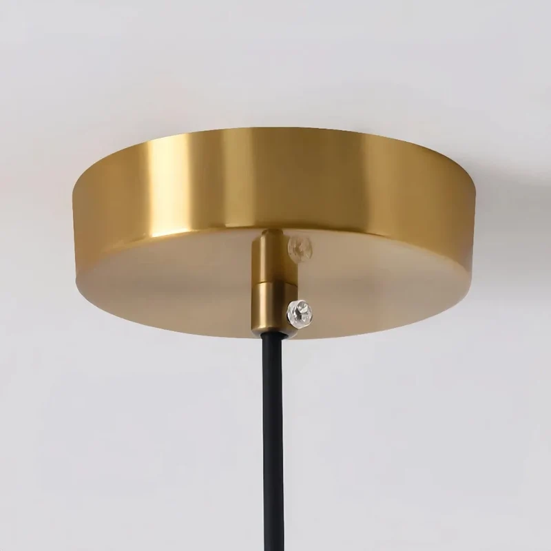 Moderne Pendelleuchte aus Metall für den Esstisch