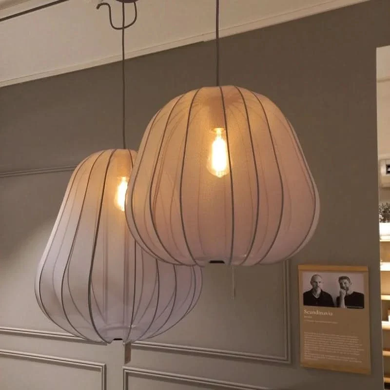Schicker Kronleuchter aus strapazierfähigem Stoff – Médusa