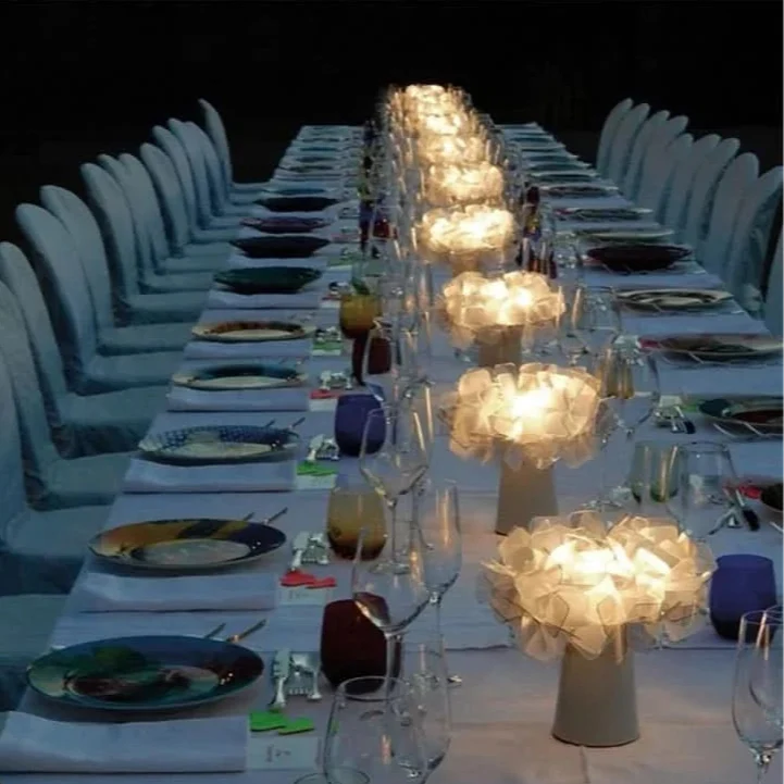 Schickes zeitgenössisches Nachtlicht mit Blumenmuster für sanfte Atmosphäre – Floraison