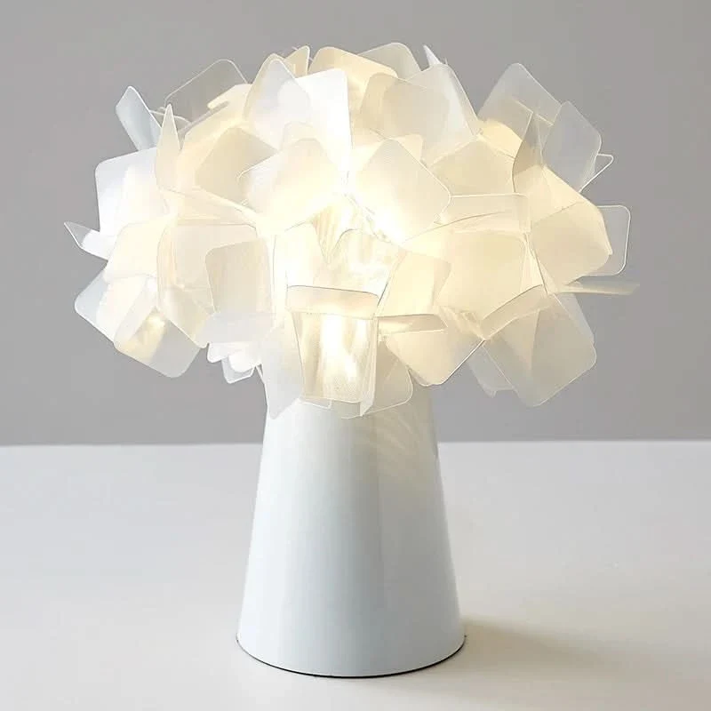 Schickes zeitgenössisches Nachtlicht mit Blumenmuster für sanfte Atmosphäre – Floraison