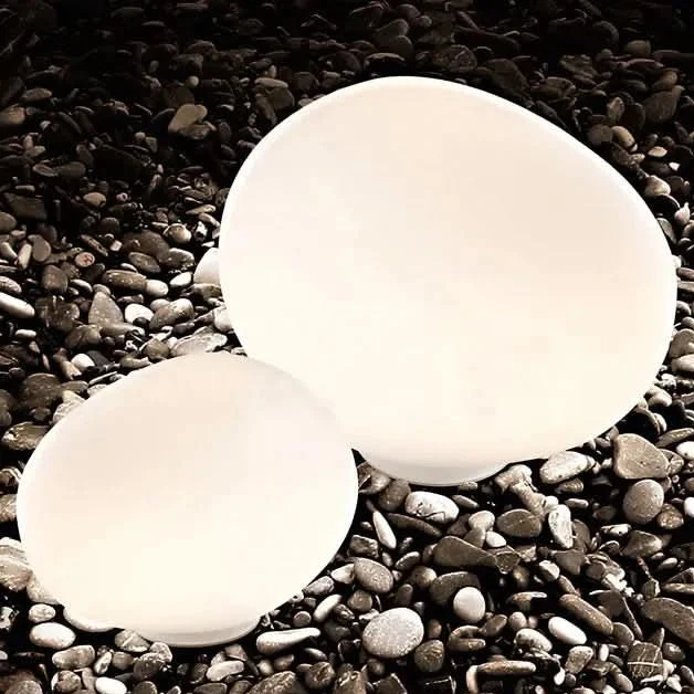 Sanfte Lampe mit Keramiksockel und Opalglas – vielseitige Eleganz – Pietra