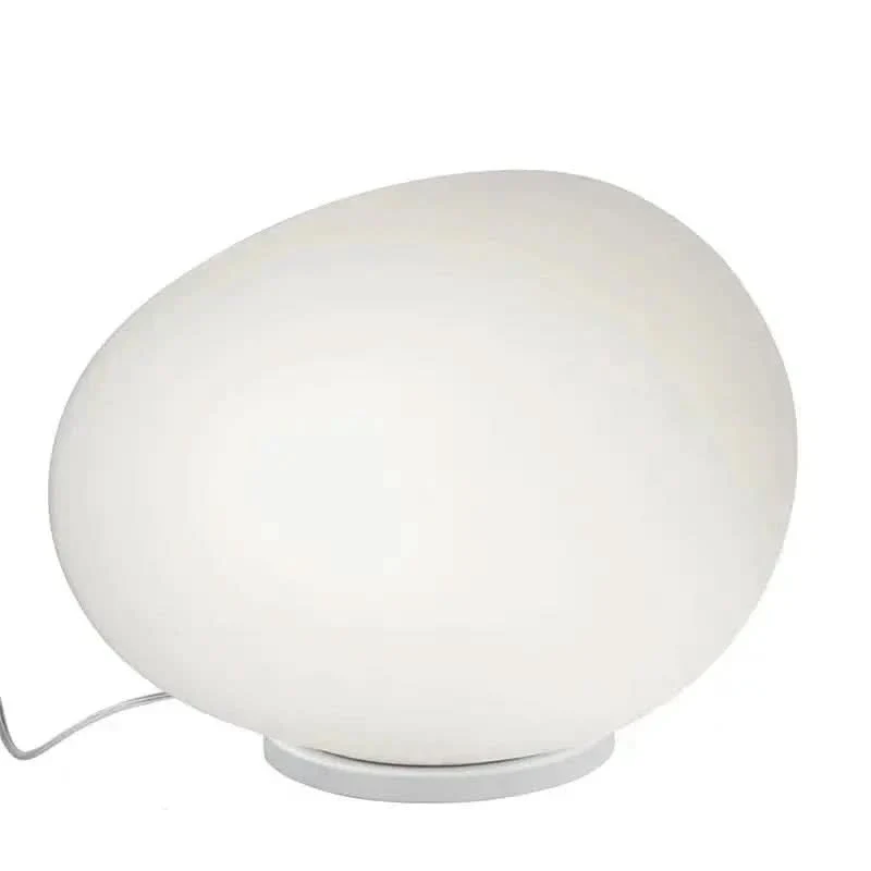 Sanfte Lampe mit Keramiksockel und Opalglas – vielseitige Eleganz – Pietra