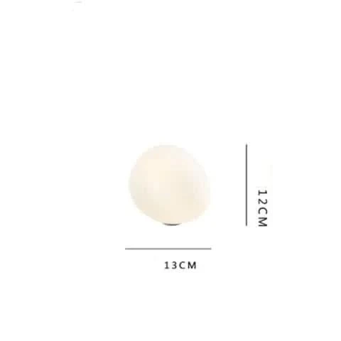 Sanfte Lampe mit Keramiksockel und Opalglas – vielseitige Eleganz – Pietra