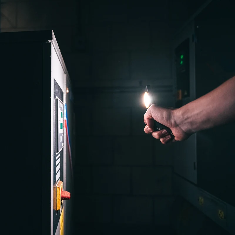 LED's Work Arbeitsleuchte mit Akku 350 - Mit Magnet, Haken oder Standfuß - Kabellos & Wiederaufladbar - 2 Lichtpunkte