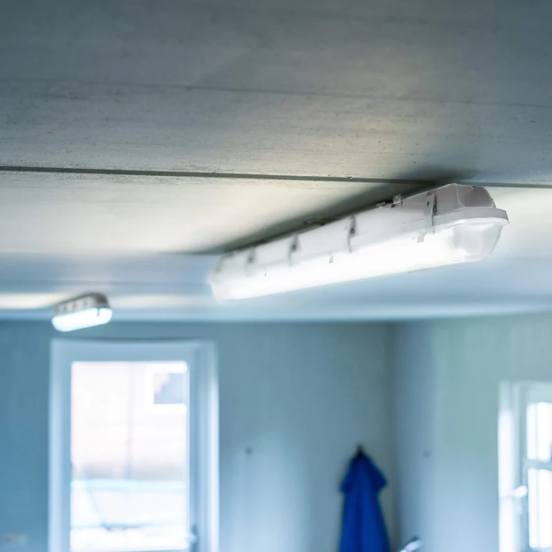 Feuchtraumleuchte mit HF-Bewegungsmelder und LED-Röhre 150 cm 20W neutralweiß IP65 - LED's Light