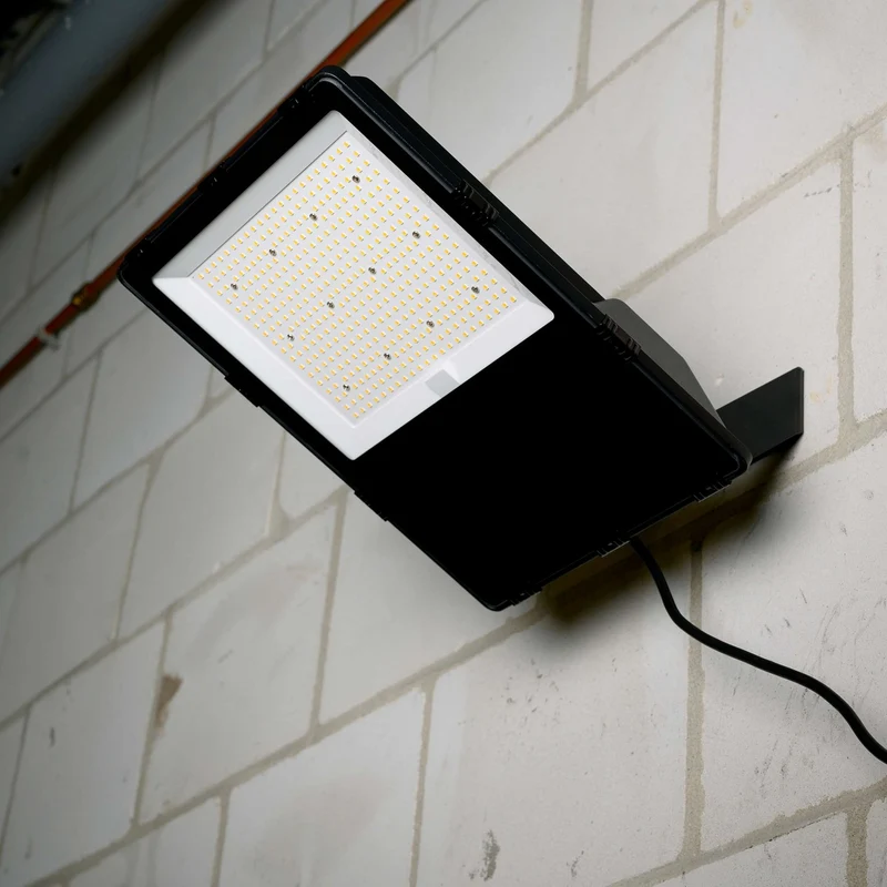 Premium-LED-Flutlicht 150 W – 30 Jahre Lebensdauer – IP66 wasserdicht – 24000 lm