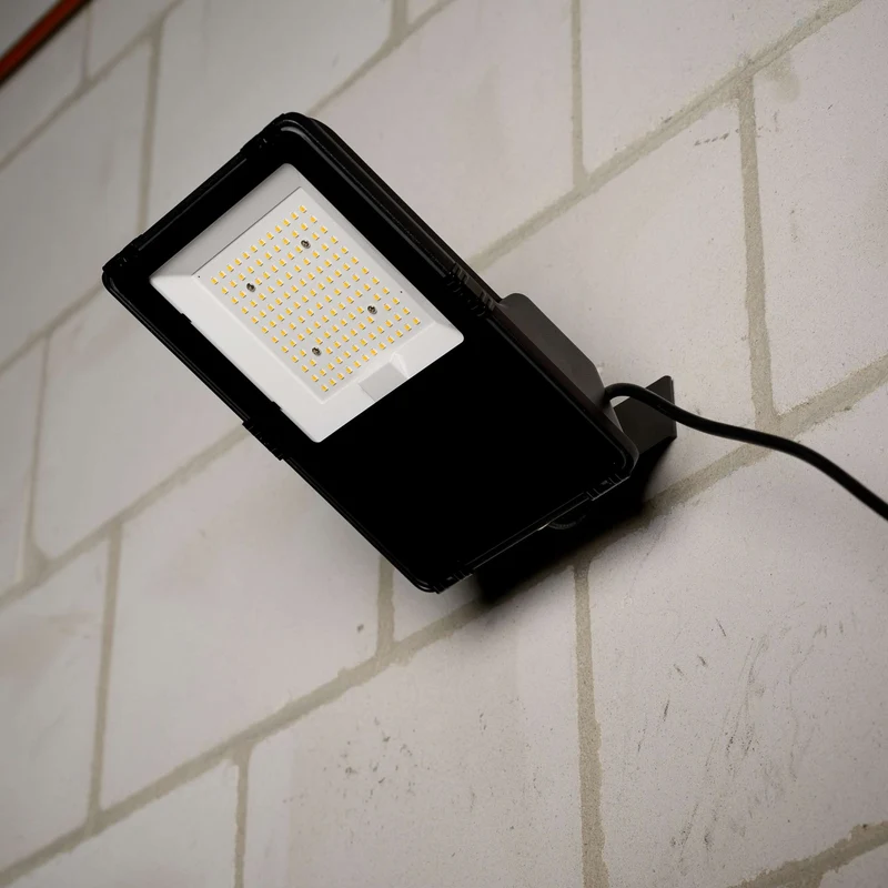 Premium-LED-Flutlicht 30 W – 30 Jahre Lebensdauer – IP66 wasserdicht – 4650 lm