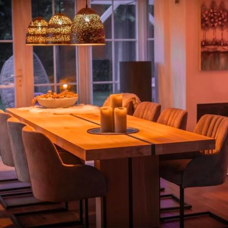 Smarte LED-Lampe E27 klar – Dimmbares warmweißes Licht – Bedienbar mit App