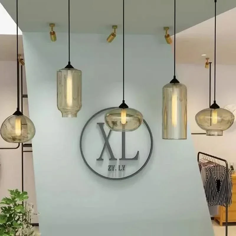 Hängelampe mit Weltraum-Design und bernsteinfarbenem Glas – Stella