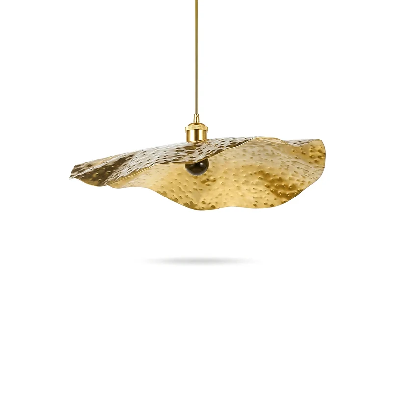 Quelle: Französisch Pendelleuchte aus gewelltem Metall aus Messing – Lumina Wave
