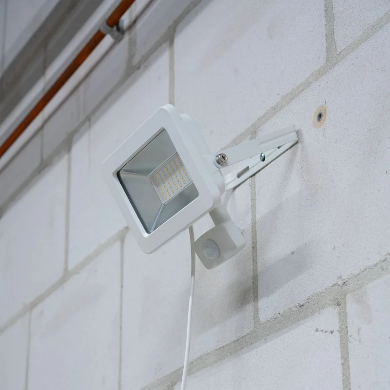 LED-Außenstrahler mit Bewegungsmelder weiß 30 Watt neutralweiß IP44 - LED's Light