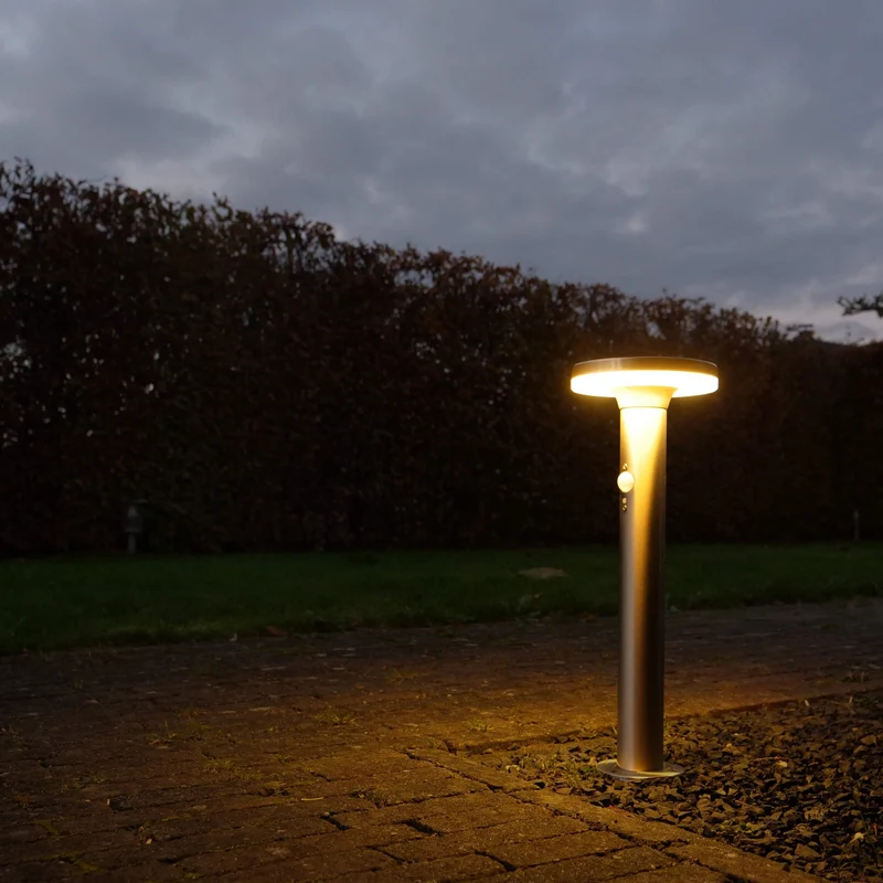 | Design Solar LED-Leuchte mit Bewegungsmelder | Außenleuchte mit Bewegungsmelder | Außenlampen | Wandleuchte | Pfostenleuchte | Gehwegleuchte | Außenleuchte | Solarleuchten | 6 W | 600 Lumen - LED's Light