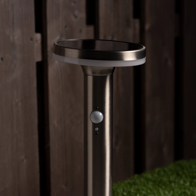| Design Solar LED-Leuchte mit Bewegungsmelder | Außenleuchte mit Bewegungsmelder | Außenlampen | Wandleuchte | Pfostenleuchte | Gehwegleuchte | Außenleuchte | Solarleuchten | 6 W | 600 Lumen - LED's Light