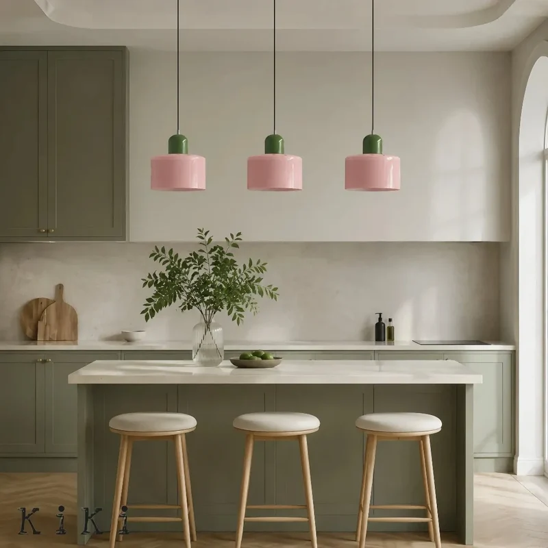 Bauhaus-Pendelleuchte aus rosa Glas für Esstisch