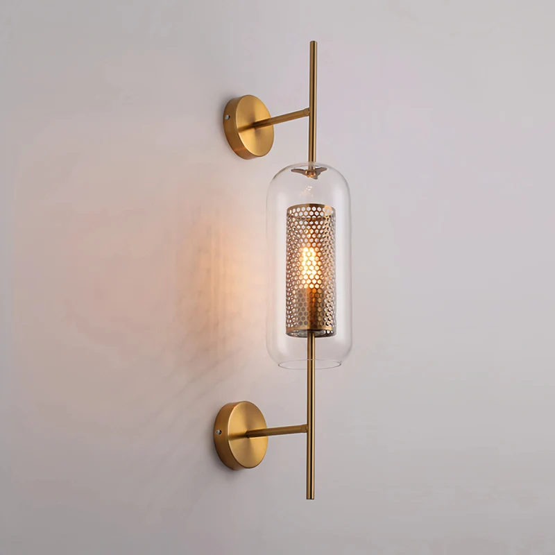 Wandleuchte im Industrial Stil aus Metall und Glas in Goldfarben für Wohnzimmer