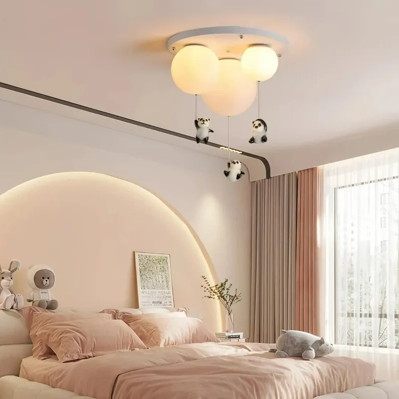 Deckenlampe Kinderzimmer mit drei Pandas in Weiß Ballon Design