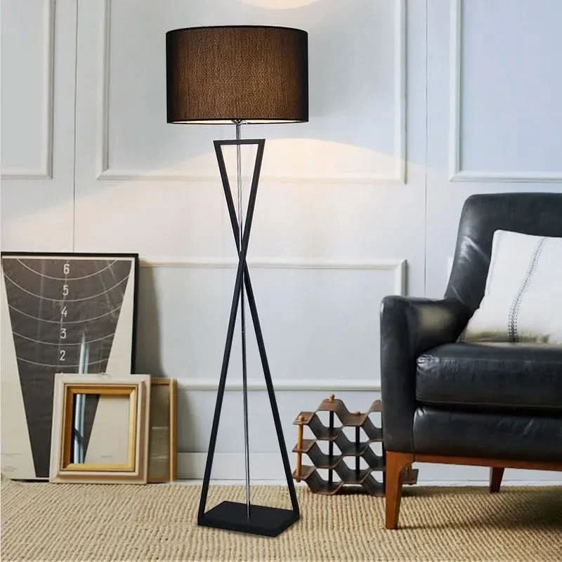 Hochwertige Stehlampe Eisen-Finish Stoff Sanftes Licht – Eleganza