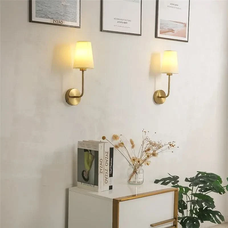 Schicke Wandleuchte Innen mit Leinen-Lampenschirm & goldenem Metall – Lumara