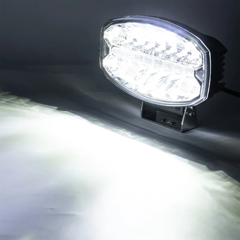 LED-Spot-Fernscheinwerfer mit Tagfahrlicht